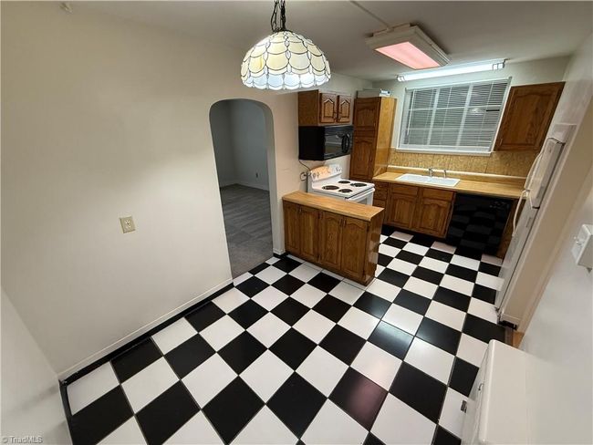 711 W 1 St St, Home with 1 bedrooms, 1 bathrooms and null parking in Winston-Salem NC | Image 8