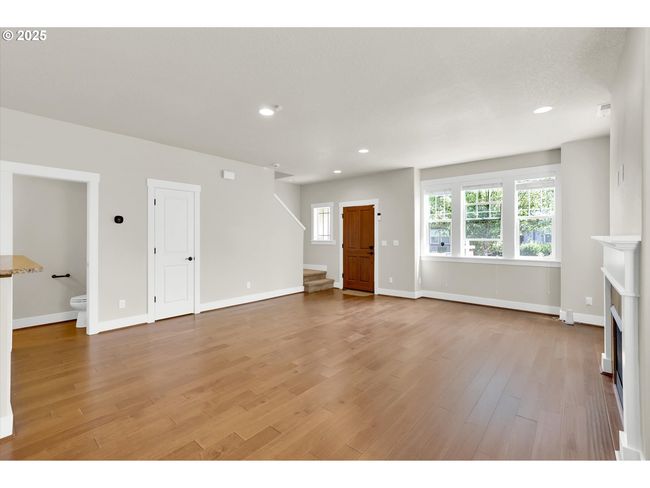 385 Sw Mitchum Ter, House other with 3 bedrooms, 3 bathrooms and 2 parking in Beaverton OR | Image 7