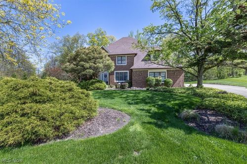 8051 Valleyview Ct, North Royalton, OH, 44133-1203 | Card Image