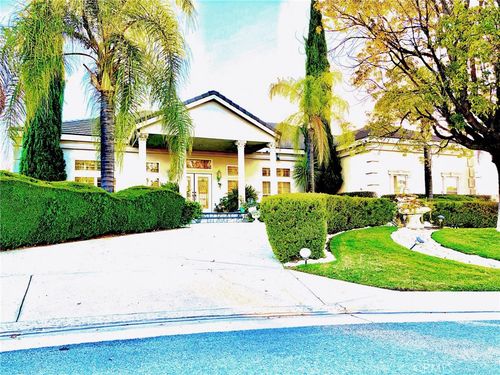 685 Bradbury Dr, Redlands, CA, 92374-6381 | Card Image