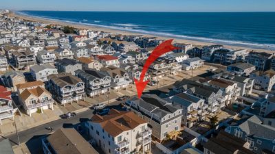 EAST - 26 78th Street East Unit, Townhouse with 6 bedrooms, 4 bathrooms and 1 parking in Sea Isle City NJ | Image 3