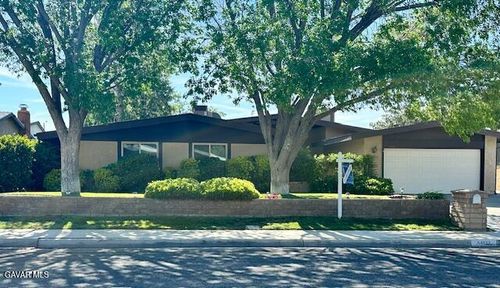44133 28th St W, Lancaster, CA, 93536-6029 | Card Image
