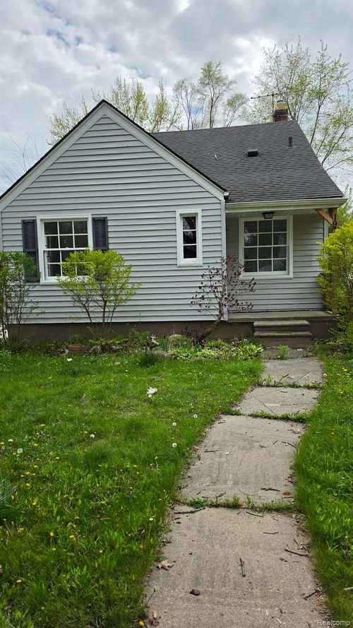 19700 Washtenaw St, Harper Woods, MI, 48225-2224 | Card Image