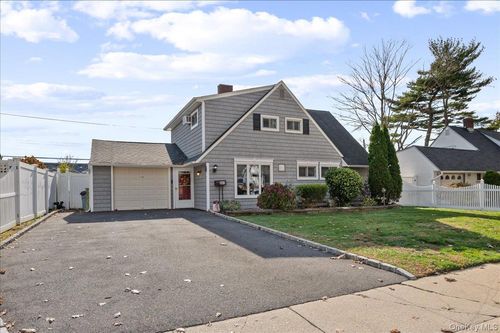 341 Red Maple Dr S, Wantagh, NY, 11793-1533 | Card Image