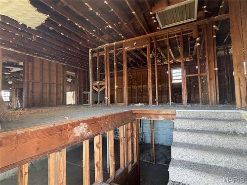 30857 Highway Bb, Lebanon, MO, 65536-8209 | Card Image