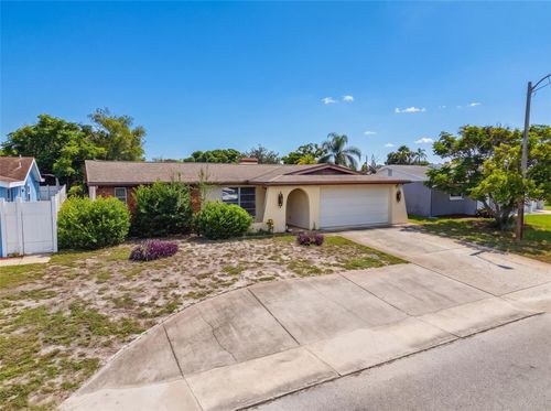 9916 Lake Chrise Ln, PORT RICHEY, FL, 34668-4023 | Card Image