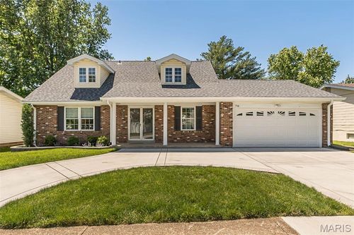 716 Reinke Rd, Ballwin, MO, 63021-4741 | Card Image