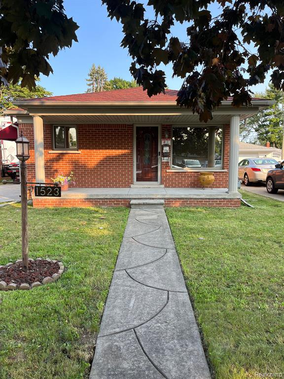 Marion Ave, Lincoln Park, MI 48146