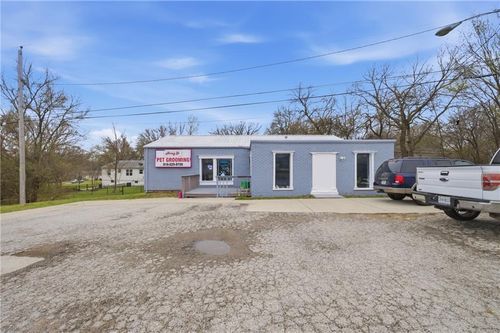 813 Sw Oldham Pkwy, Lee's Summit, MO, 64081-2606 | Card Image