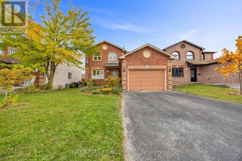 13 Irish Lane, Barrie (Grove East), ON, L4M6H3 | Card Image