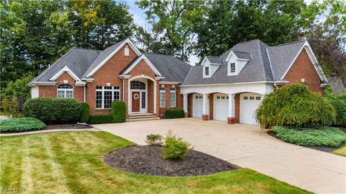 8022 Belglo Ln, Mentor, OH, 44060-5943 | Card Image