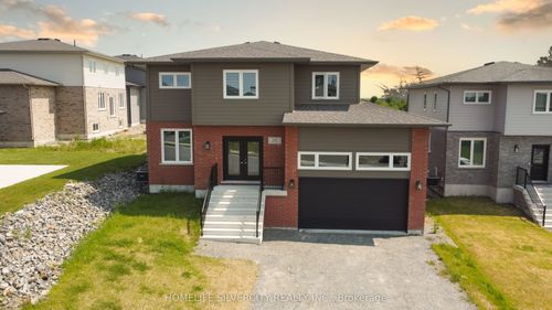 137 Landreville Dr, Sudbury, ON, P3A0B5 | Card Image