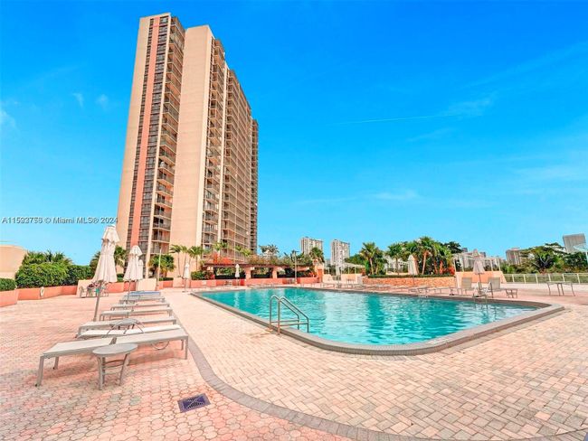 729 - 20301 W Country Club Dr, Condo with 2 bedrooms, 2 bathrooms and null parking in Aventura FL | Image 6