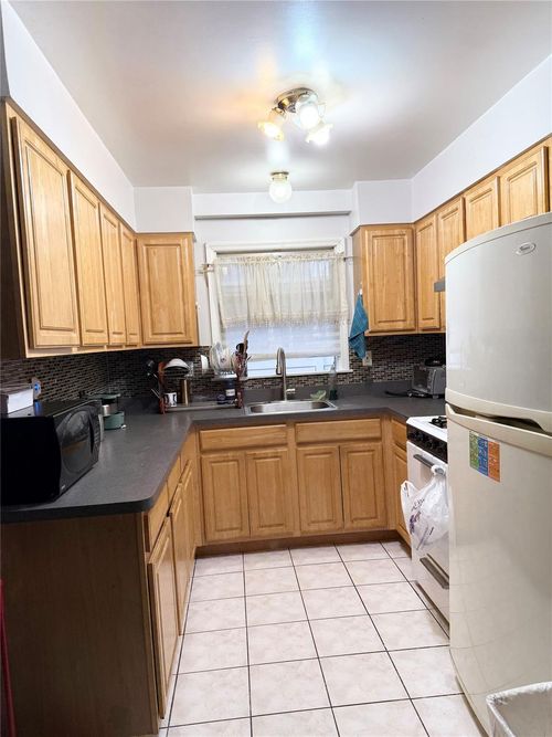 47 197th St, Flushing, NY, 11358-3936 | Card Image