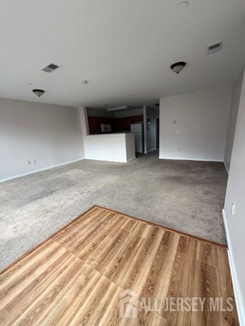 unit-421-368 Rector St, Perth Amboy, NJ, 08861-4398 | Card Image