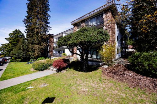 208-160 E 19th St, North Vancouver, BC, V7L2Y8 | Card Image