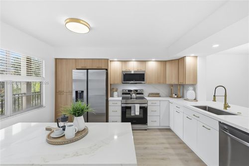 apt-313c-1101 Sw 128th Ter, PEMBROKE PINES, FL, 33027-1920 | Card Image