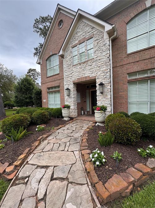 1011 Oak Park Ln, Friendswood, TX, 77546-3585 | Card Image