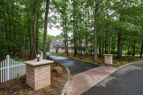 15 Douglas Ln, Manorville, NY, 11949-2060 | Card Image