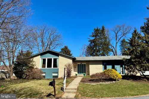 1989 Forest Ln, Allentown, PA, 18103-9651 | Card Image