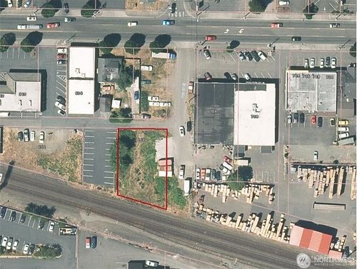 110 7th St Se, Puyallup, WA, 98372-3316 | Card Image