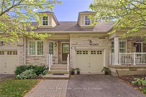 36-372 Terry Carter Cres, Newmarket, ON, L3Y9G1 | Card Image