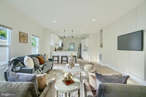 2126 Oakland Rd, MIDDLE RIVER, MD, 21220-4718 | Card Image