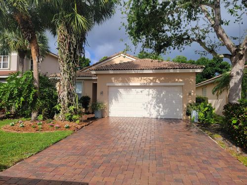 6585 Lurais Dr, Lake Worth, FL, 33463-7481 | Card Image