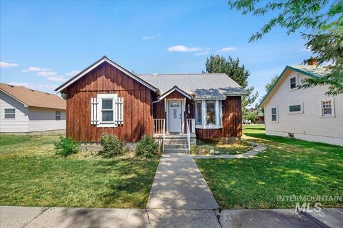 318 Nevada St, Gooding, ID, 83330-1048 | Card Image