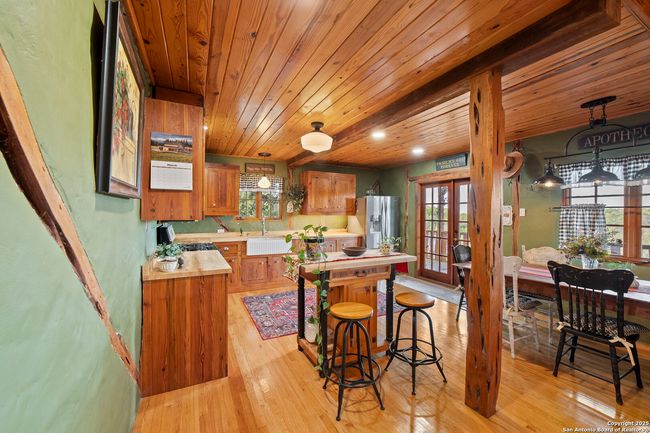 110 Apacheria Pass W, House other with 3 bedrooms, 3 bathrooms and null parking in Comfort TX | Image 9