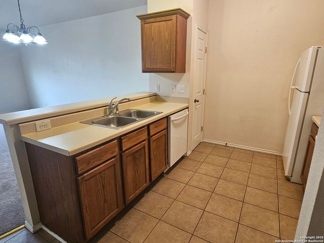 Kitchen | Image 10
