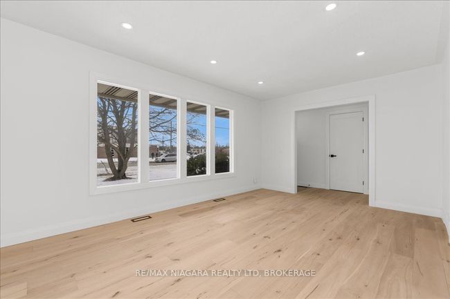 97 King St E, House other with 5 bedrooms, 2 bathrooms and 3 parking in Haldimand ON | Image 7