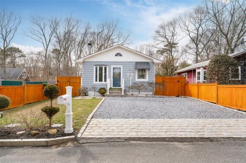 34 Shinnecock Ave, East Quogue, NY, 11942-4515 | Card Image