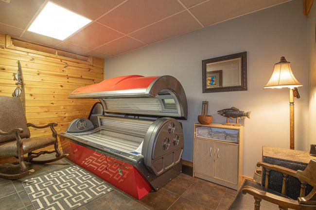 Tanning bed.jpg | Image 7
