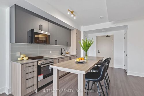 233-2075 King Rd, King City, ON, L7B1K2 | Card Image