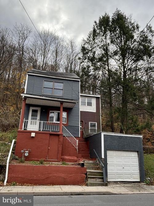 321 Peacock St, POTTSVILLE, PA, 17901-1121 | Card Image