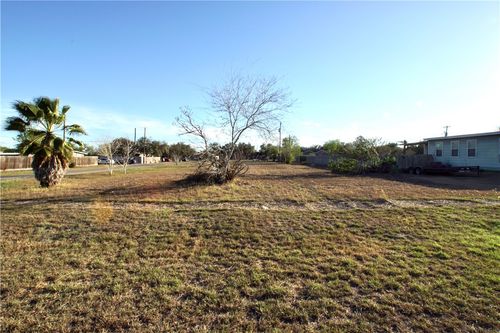 414 E 5th St, Bishop, TX, 78343-2607 | Card Image
