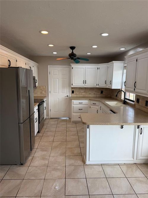 9313 Southlake Drive, Oklahoma City, OK, 73159 | Card Image