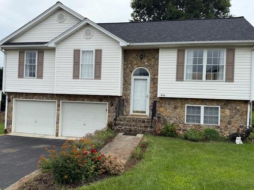916 Slusser Ln, Roanoke, VA, 24019-4962 | Card Image