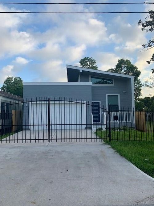 1019 E 37th St, Houston, TX, 77022-5029 | Card Image