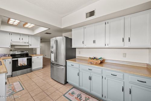 3841 N Four Winds Dr, Tucson, AZ, 85750-1911 | Card Image