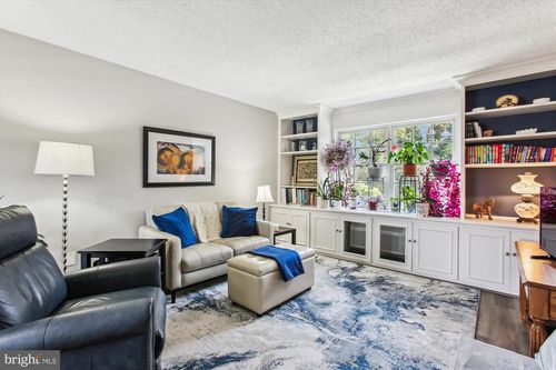 apt-202-1612 W Abingdon Dr, ALEXANDRIA, VA, 22314-1071 | Card Image