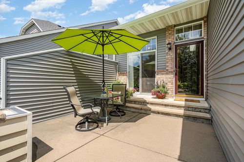 521 Spruce Dr, Hudson, WI, 54016-1874 | Card Image