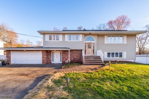 127 Horseneck Rd, Fairfield, NJ, 07004-2301 | Card Image