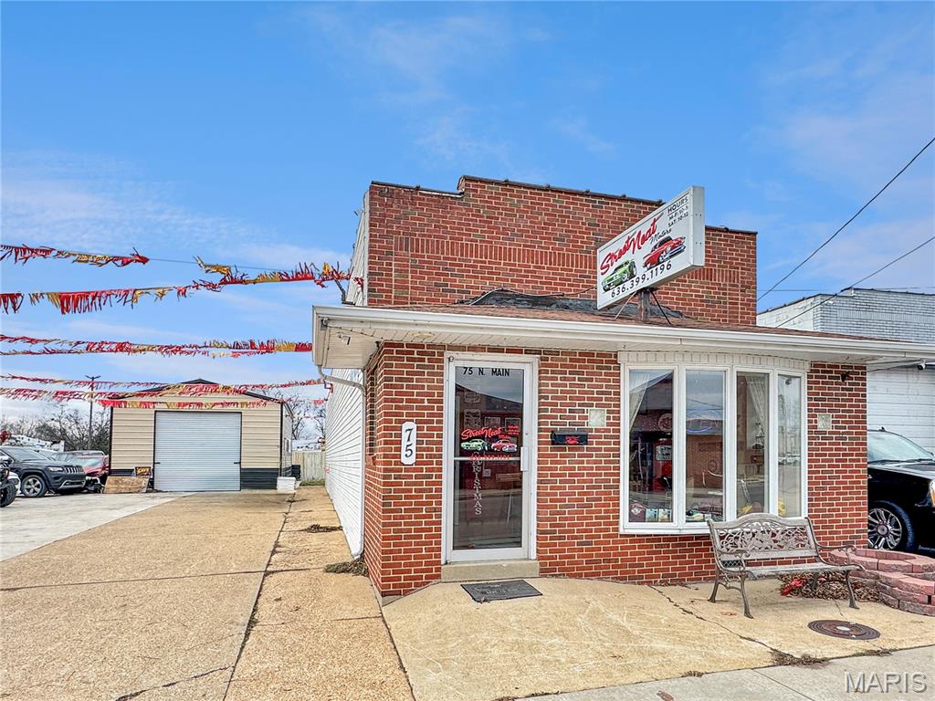 75 N Main St, Saint Clair, MO 63077