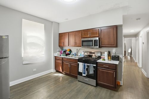11025 King Dr, Chicago, IL, 60628-4403 | Card Image