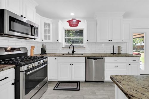 1215 Lawrence St, Rosenberg, TX, 77471-3827 | Card Image