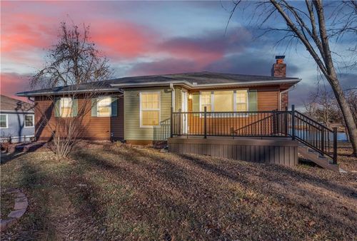 109 421st Rd, Warrensburg, MO, 64093-8390 | Card Image