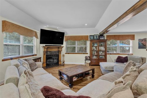 24 River Heights Dr, Smithtown, NY, 11787-1714 | Card Image