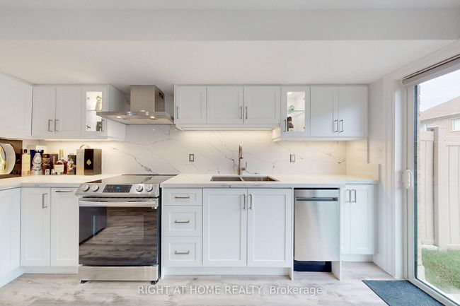 9 John Smith St, House attached with 5 bedrooms, 5 bathrooms and 3 parking in Holland Landing ON | Image 20